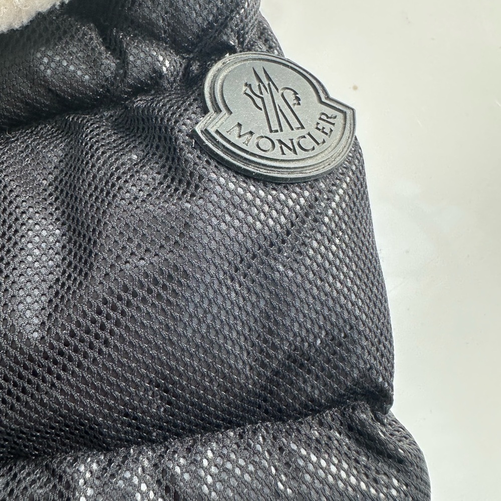 Moncler jacket Authentic - Picture 6 of 17